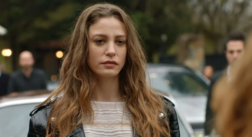 Después del éxito de la serie Aile para Serenay Sarıkaya, ¡ahora regresa el espíritu de Medcezir!