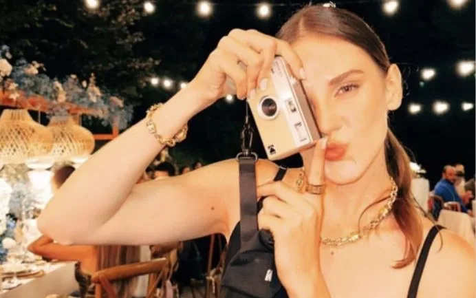 Alina Boz se queja; “Esta pregunta también me persigue”