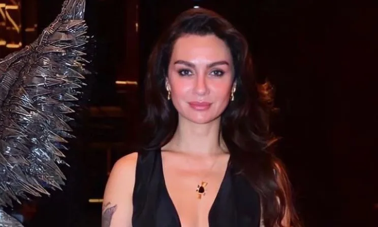 ¡Un mensaje de Birce Akalay que llama la atención a aquellos que están esperando la serie Kuş Uçuşu!