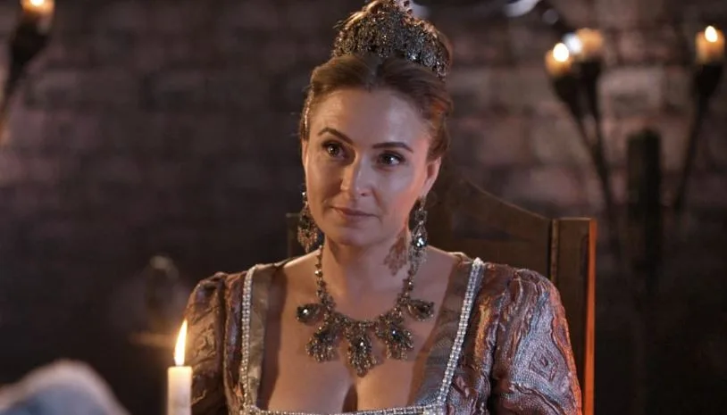 ¡Ceyda Düvenci ha estado atrayendo la atención con sus elecciones de series durante mucho tiempo!