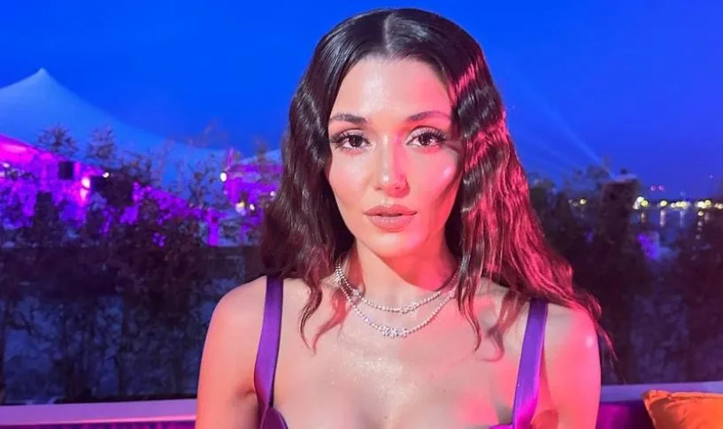 ¡Hande Erçel funciona maravillosamente tanto en el set como en las promociones!