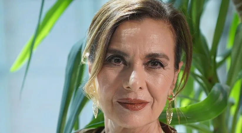 Hatice Aslan hará sudar mucho a Kerem Bürsin en la historia de la nueva serie Ya Çok Seversen