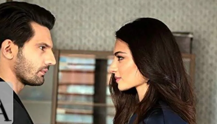 ¡Jugar con Kaan Urgancoğlu le da a Melisa Aslı Pamuk una sensación muy diferente!