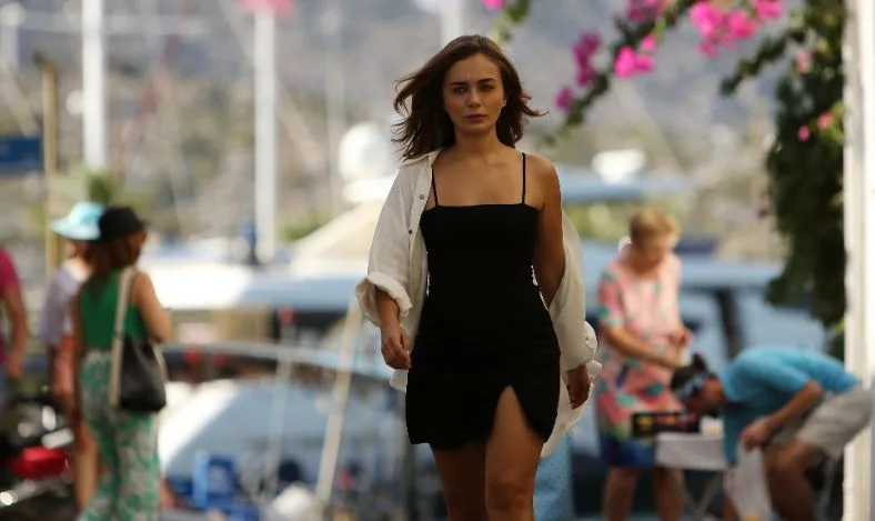 ¡El personaje de Defne en Maviye Sürgün atrajo a Damla Sönmez!