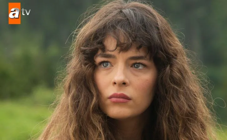 ¡Buse Meral encontró paz y felicidad en el set de la serie de televisión en Ordu!