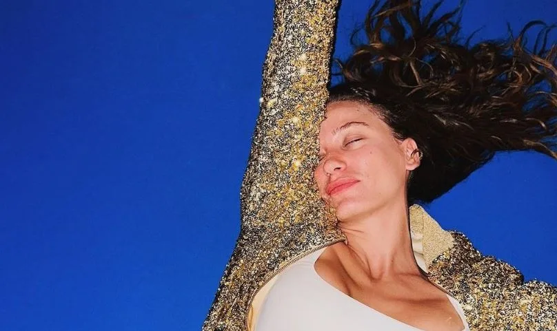 El cansancio de la serie Aile se ha ido, ¡el proceso de la nueva serie ha comenzado para Serenay Sarıkaya!