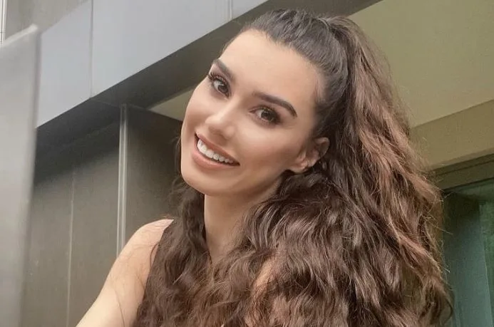 ¡Después de la serie Aşk ve Mavi, el nuevo proyecto de serie de televisión es una gran oportunidad para Burcu Kıratlı!