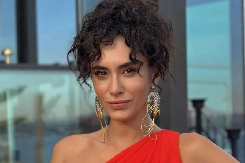¡El nuevo proyecto de Hande Doğandemir sorprenderá a sus fans!
