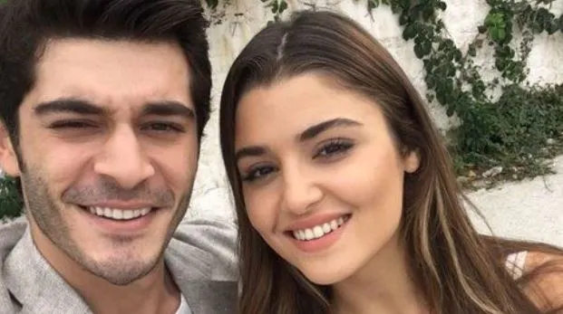 ¡Las expectativas de Fox TV son altas para İki Yabancı protagonizada por Hande Erçel y Burak Deniz!