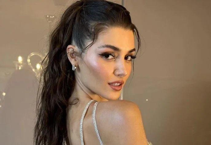 Amor por un lado, nuevas series por el otro; ¡Hande Erçel está en la agenda!