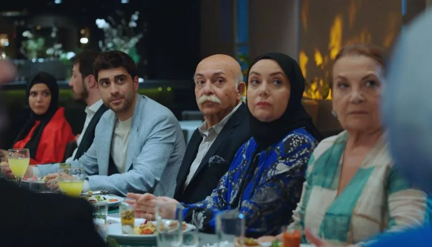 Viene el dúo de Kayra Şenocak y Yiğit Kirazcı, ¡los equilibrios están cambiando en la serie Kızılcık Şerbeti!