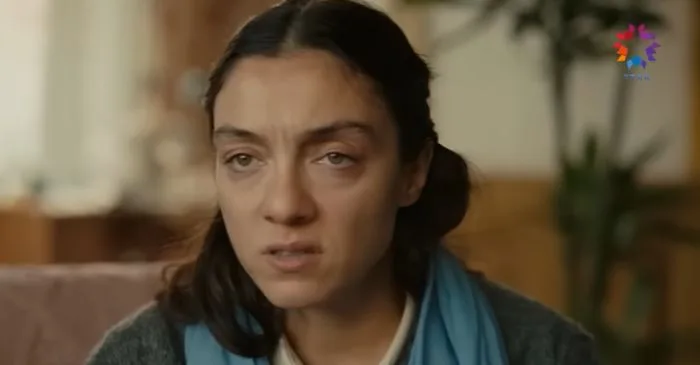 ¡Merve Dizdar vuelve a estar en la agenda con sus tres series diferentes!