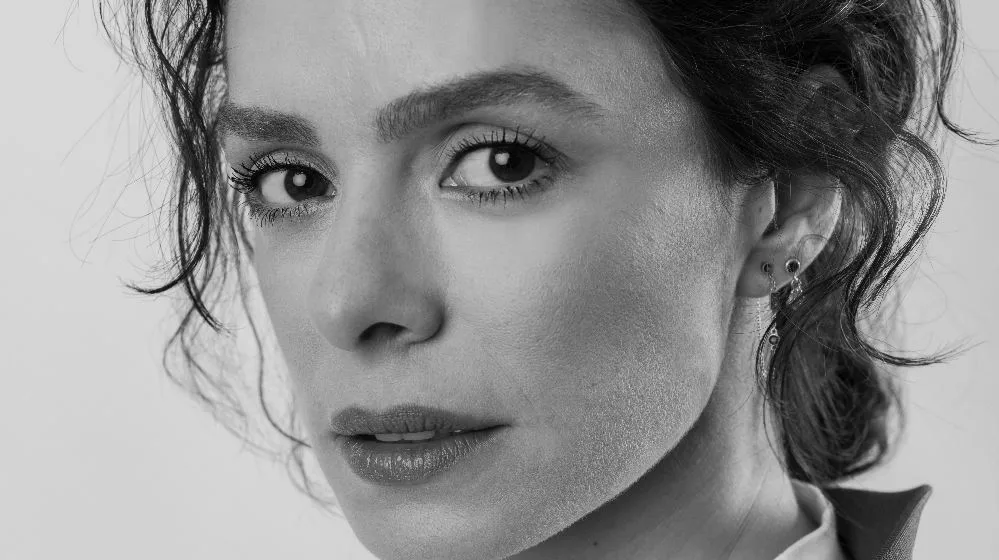 ¡El regreso de Özge Özpirinçci a las series de televisión encantará a sus fans!