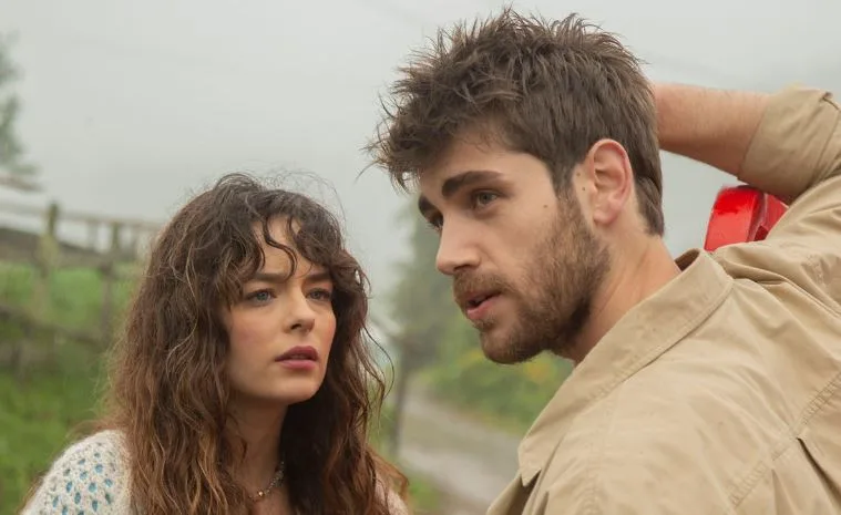 ¡El poder de atracción de Emre Bey y Buse Meral no fue suficiente para mantener viva la serie “Vermem Seni Ellere”!