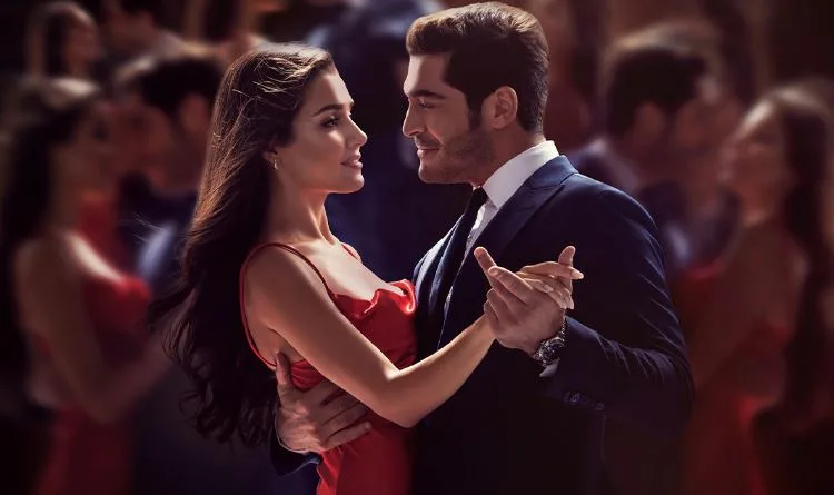 ¡Hande Erçel arrasó en las redes sociales con su nueva serie de televisión, Bambaşka Biri!