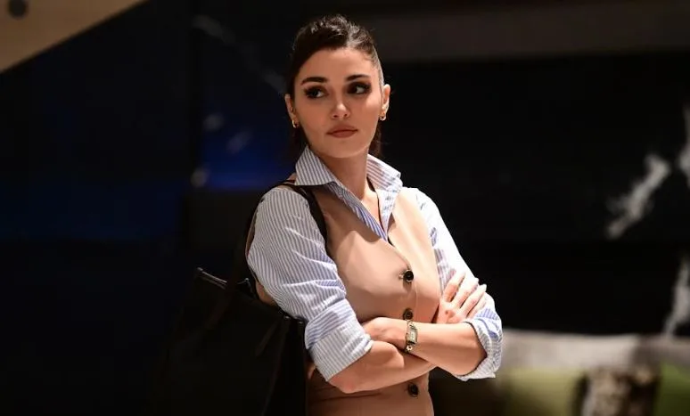 Después de Canan Ergüder, ¡le llegó el turno a Hande Erçel de ser recordado!