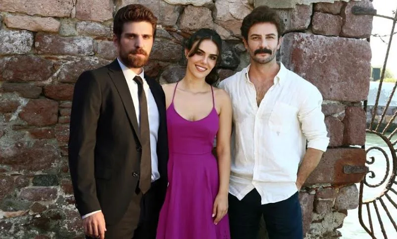 Según Özgü Kaya, ¡la serie de televisión Üç Kız Kardeş está comenzando una temporada desgarradora!