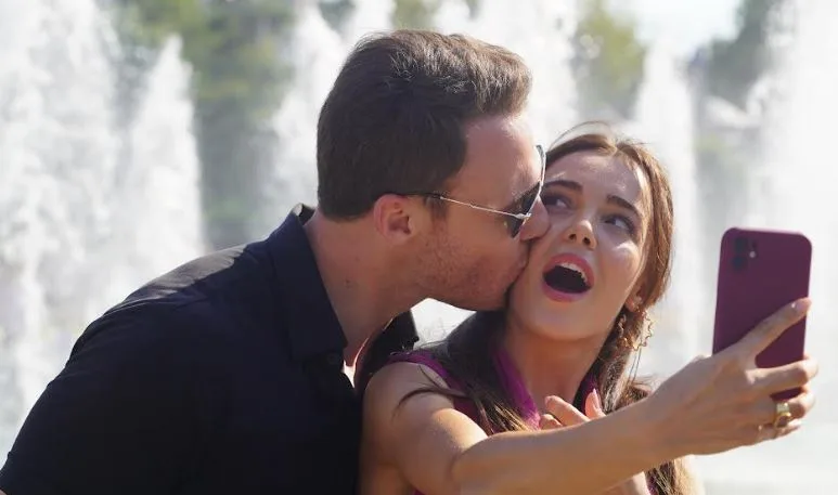 ¡El apoyo de los fans de Kerem Bürsin en el extranjero no fue suficiente para salvar la serie de televisión Ya Çok Seversen!