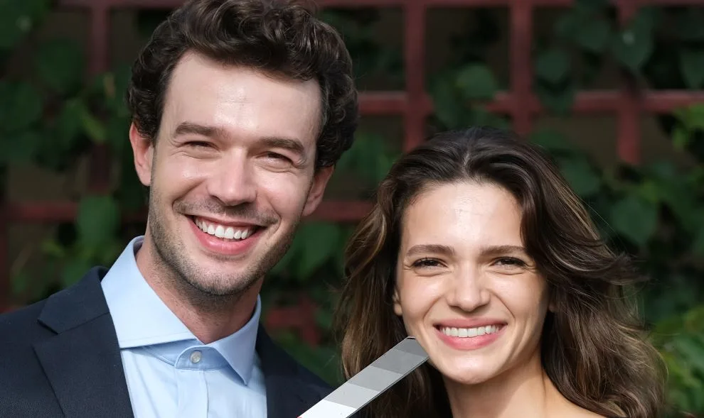 Después de brillar en series de televisión digitales, Şifanur Gül ahora regresa con una nueva serie de televisión