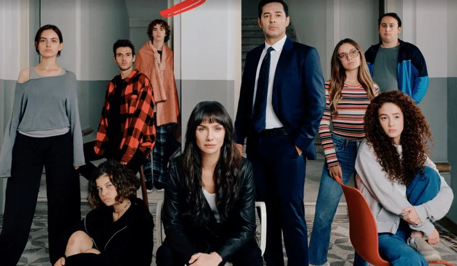¡Se acerca una serie que hará las delicias de los fans de Birce Akalay! ¡La serie Bir Derdim Var pondrá a los jóvenes en primer plano!