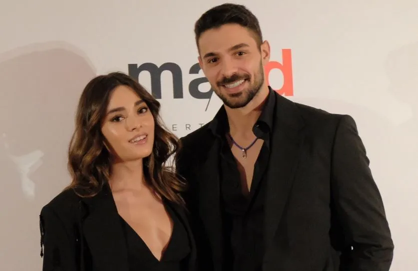 ¡El dúo Halit Özgür Sarı y Simay Barlas no puede estar más orgulloso!