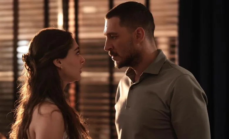 ¡Con la serie de televisión Sakla Beni, Uraz Kaygılaroğlu y Cemre Baysel pueden ser tu pareja de series de televisión favorita!