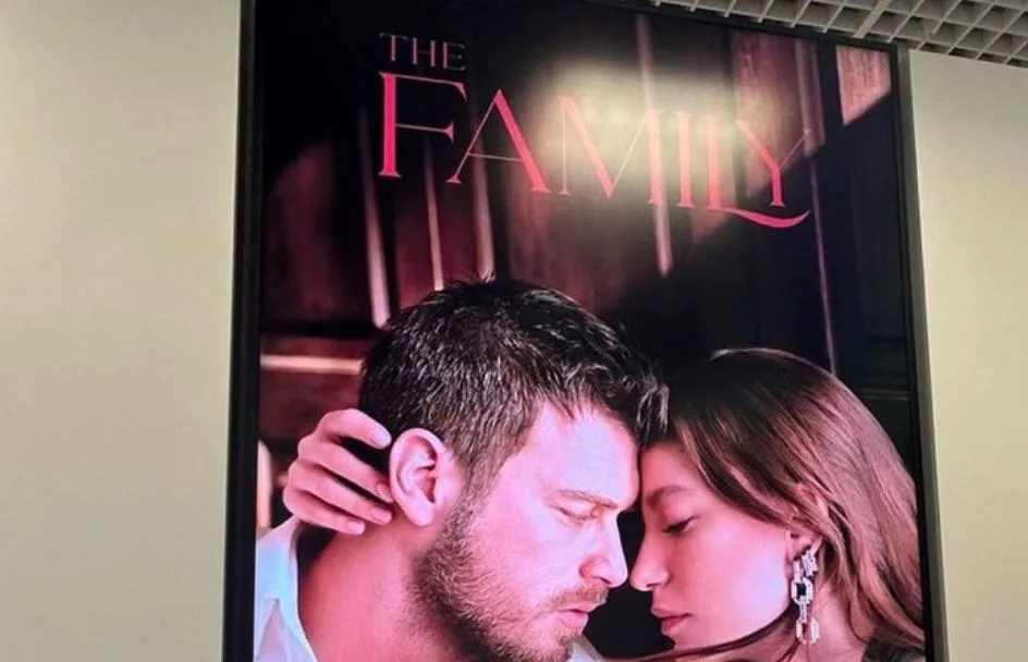 ¡La serie de televisión Aile, protagonizada por Serenay Sarıkaya y Kıvanç Tatlıtuğ, se convirtió en la favorita de los extranjeros!