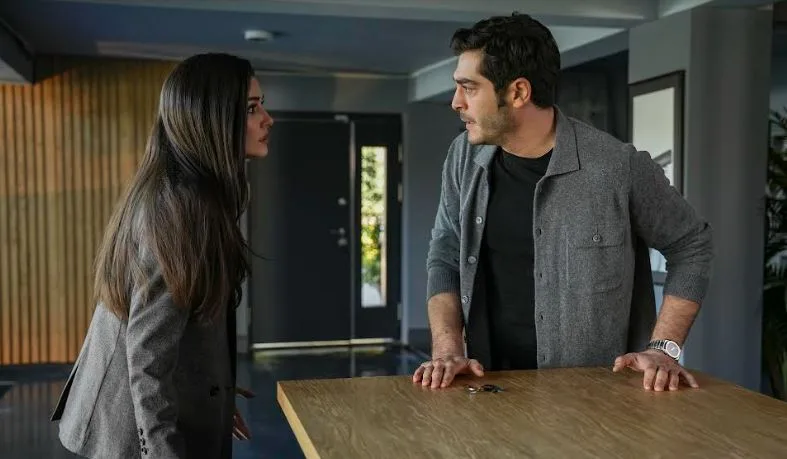 ¡Desarrollo de la serie de televisión Bambaşka Biri, que sorprendió a los fans de Hande Erçel y Burak Deniz!