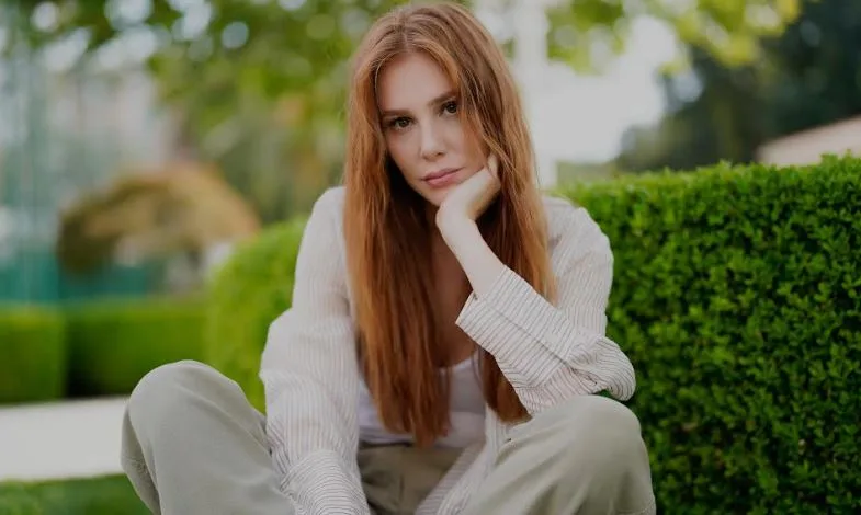 Aunque la serie ha llegado a su final, ¡el éxito de Elçin Sangu en las redes sociales es deslumbrante!