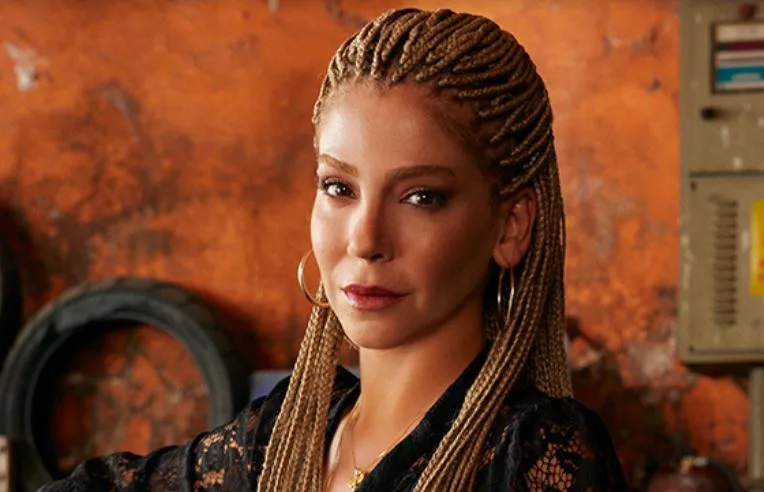 ¡Gökçe Eyüboğlu, que brilla con su serie de televisión Kadın, está de regreso en los sets de la serie con un personaje femenino completamente diferente!