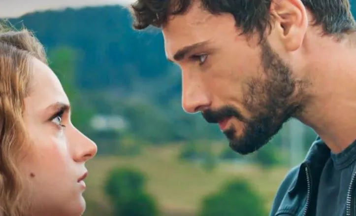 ¡La serie Hudutsuz Sevda de Deniz Can Aktaş y Miray Daner muestra estabilidad en sus ratings!