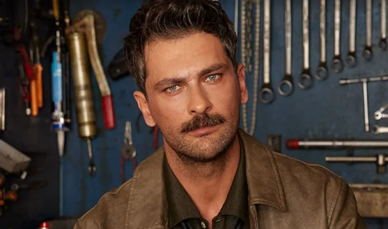¡Onur Tuna sorprendió al público con un personaje al que no están acostumbrados en su nueva serie Şahane Hayatım!