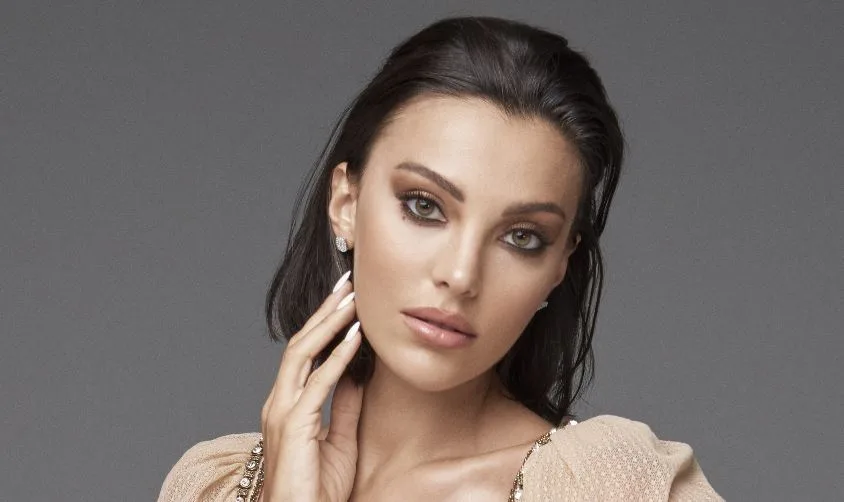 ¡Para Tuvana Türkay, la actuación es su profesión y la música es su vida!