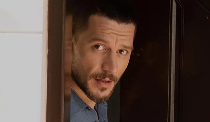 Uraz Kaygılaroğlu entró en un período muy ocupado tanto con la serie como con la nueva obra