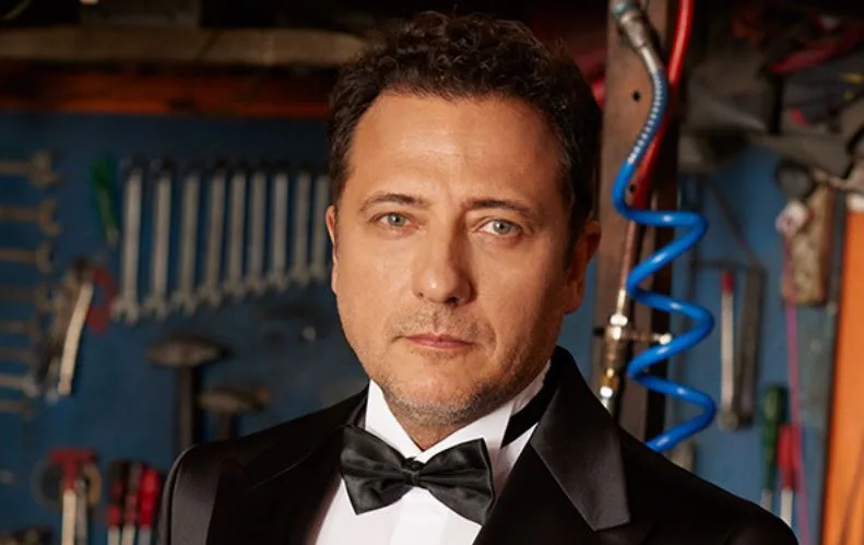 Para Yiğit Özşener, la serie de televisión Şahane Hayatım significa encontrar un oasis en el desierto
