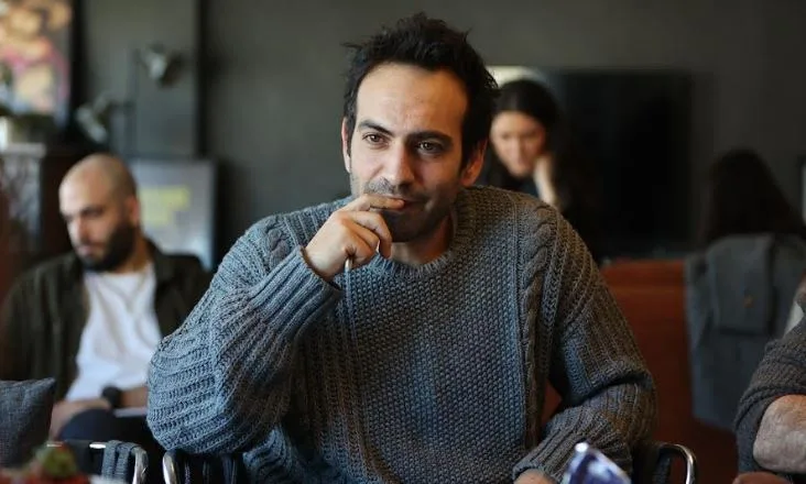 Buğra Gülsoy y Demet Evgar se conocieron en la misma serie y surgió un proyecto muy emotivo y duro