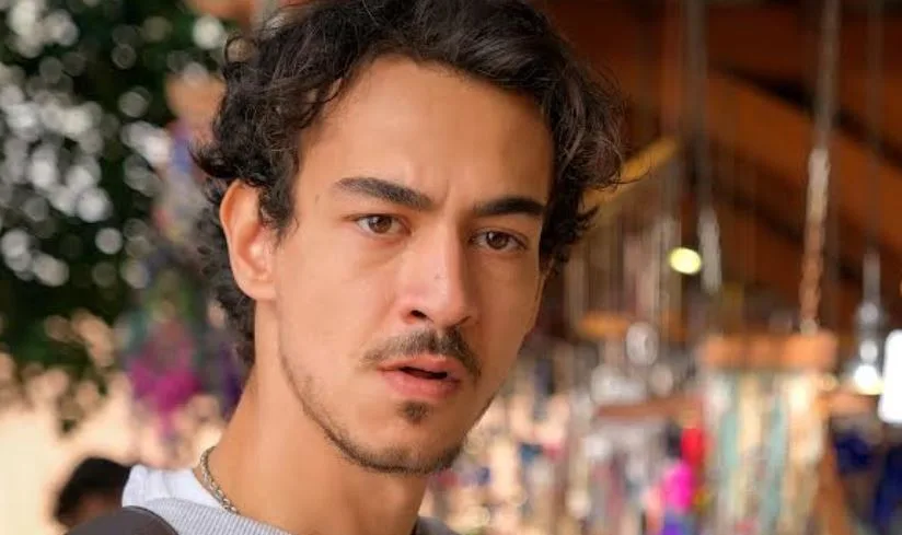 Escucharás mucho el nombre de Demircan Kaçel, quien interpreta al personaje de Rüzgar en la serie de televisión Arak