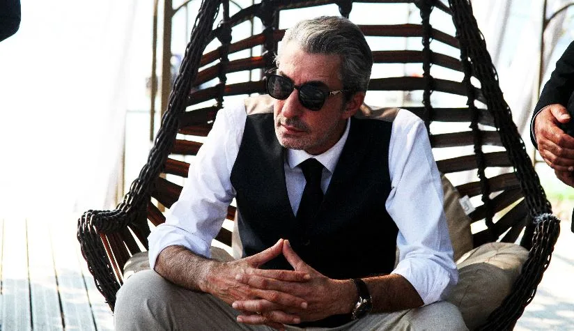 Los fanáticos de Erkan Petekkaya se sorprenderán con el primer proyecto de comedia absurda del actor