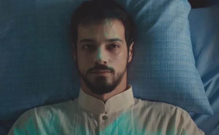 ¡Mert Yazıcıoğlu viene a romper su mala suerte en una serie de televisión con Kızıl Goncalar!