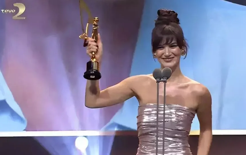 ¡Salih Bademci y Pınar Deniz merecieron el premio Mariposa Dorada!