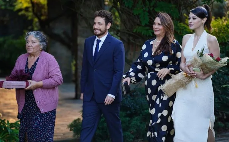 ¡La serie de televisión Aşka Düşman, que decepcionó con los ratings en el primer episodio, está en riesgo!