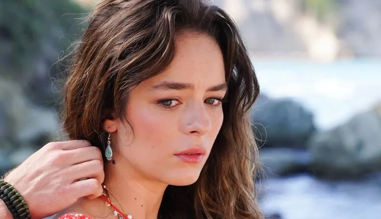 ¡Buse Meral logró volver a encontrar una buena serie de televisión!