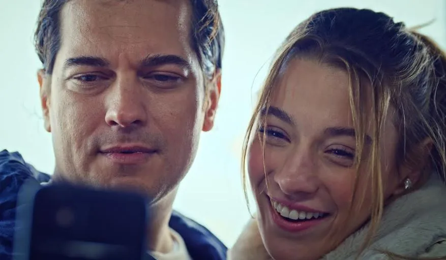 ¡Se habla mucho de las dos compañeras de Çağatay Ulusoy en dos series!