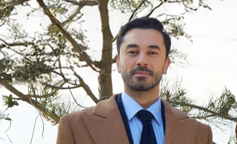 ¡Gökhan Alkan comienza su nueva serie Kül Masalı con mucha moral!