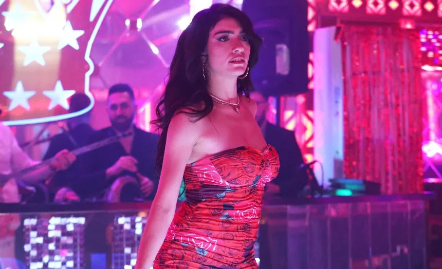 ¡El baile del pabellón de Hazar Ergüçlü atrajo tanta atención que la serie İnci Taneleri de repente se convirtió en un tema de curiosidad!