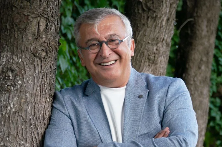 ¡Hüseyin Avni Danyal, cuyo papel en la serie de televisión terminó, regresa ahora a la misma pantalla con un personaje diferente!