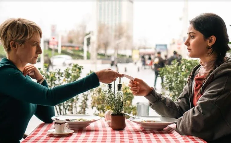 ¡Canan Ergüder regresó a los sets con una serie que sorprenderá a sus fans!