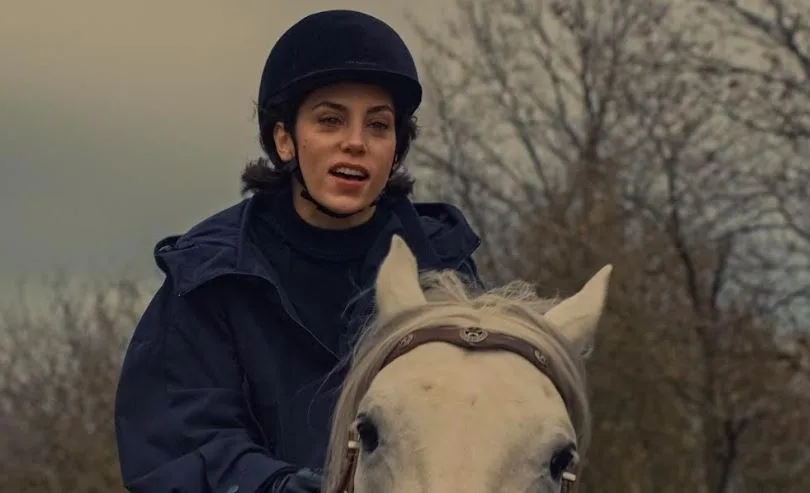 ¡La serie Kara también es una gran prueba para los fanáticos de İlker Kaleli y Öykü Karayel!