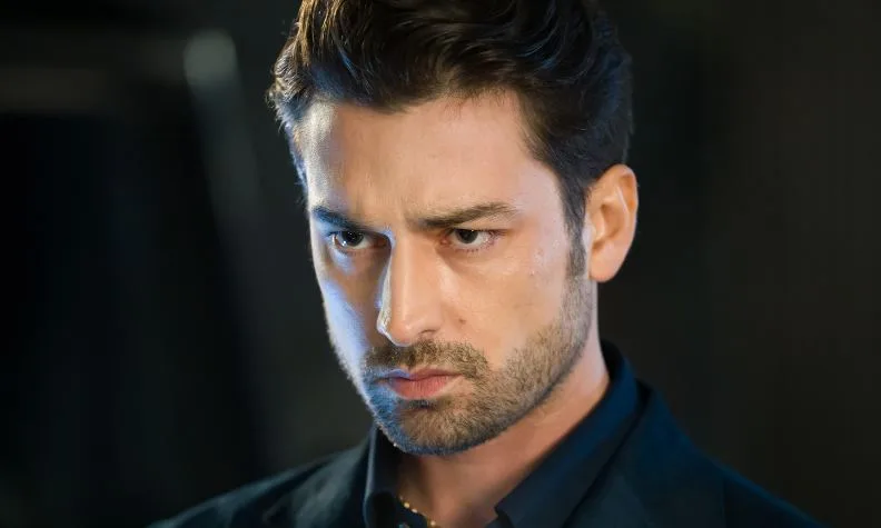 ¡Los fanáticos de Alp Navruz comenzaron a criticar la serie de televisión Senden Önce incluso antes de que comenzara!