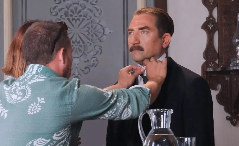¡La fase de preparación del maquillaje Atatürk de Yiğit Özşener duró 6 semanas!
